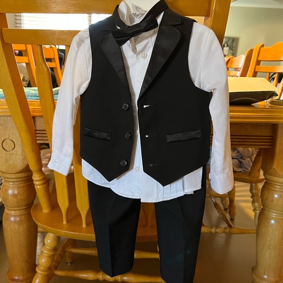 Starting out baby boys 4 pc tux-vest set - Picture 2 of 5
